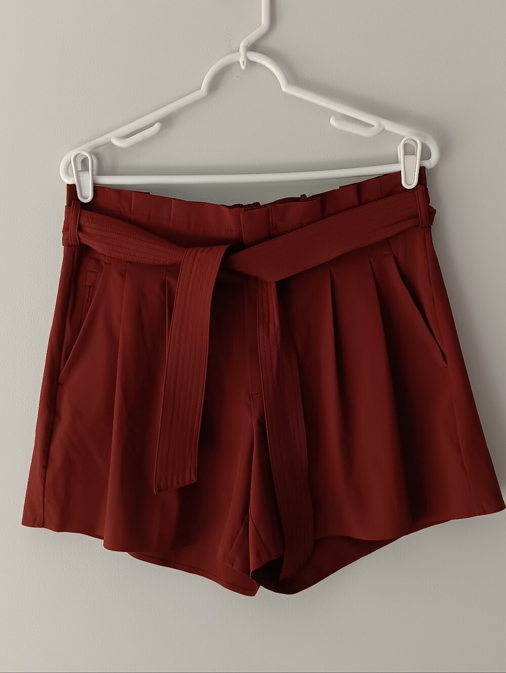 Athleta Skyline Short II Ruffled Belted Relaxed Fit 12" Rise Size 10 Rust Brown - Picture 8 of 15